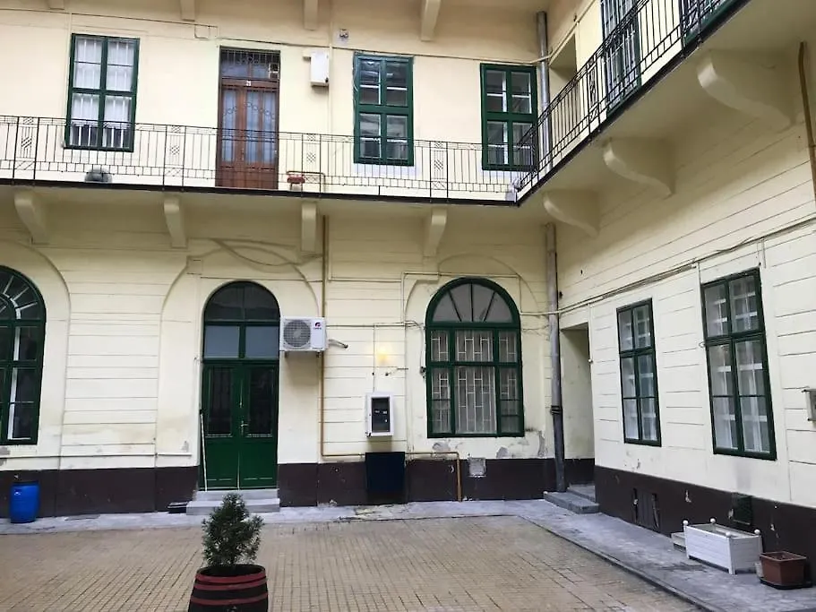 Stylish Apartment In Central Budapest - Perfect For Couples, Groups And Sightseers
