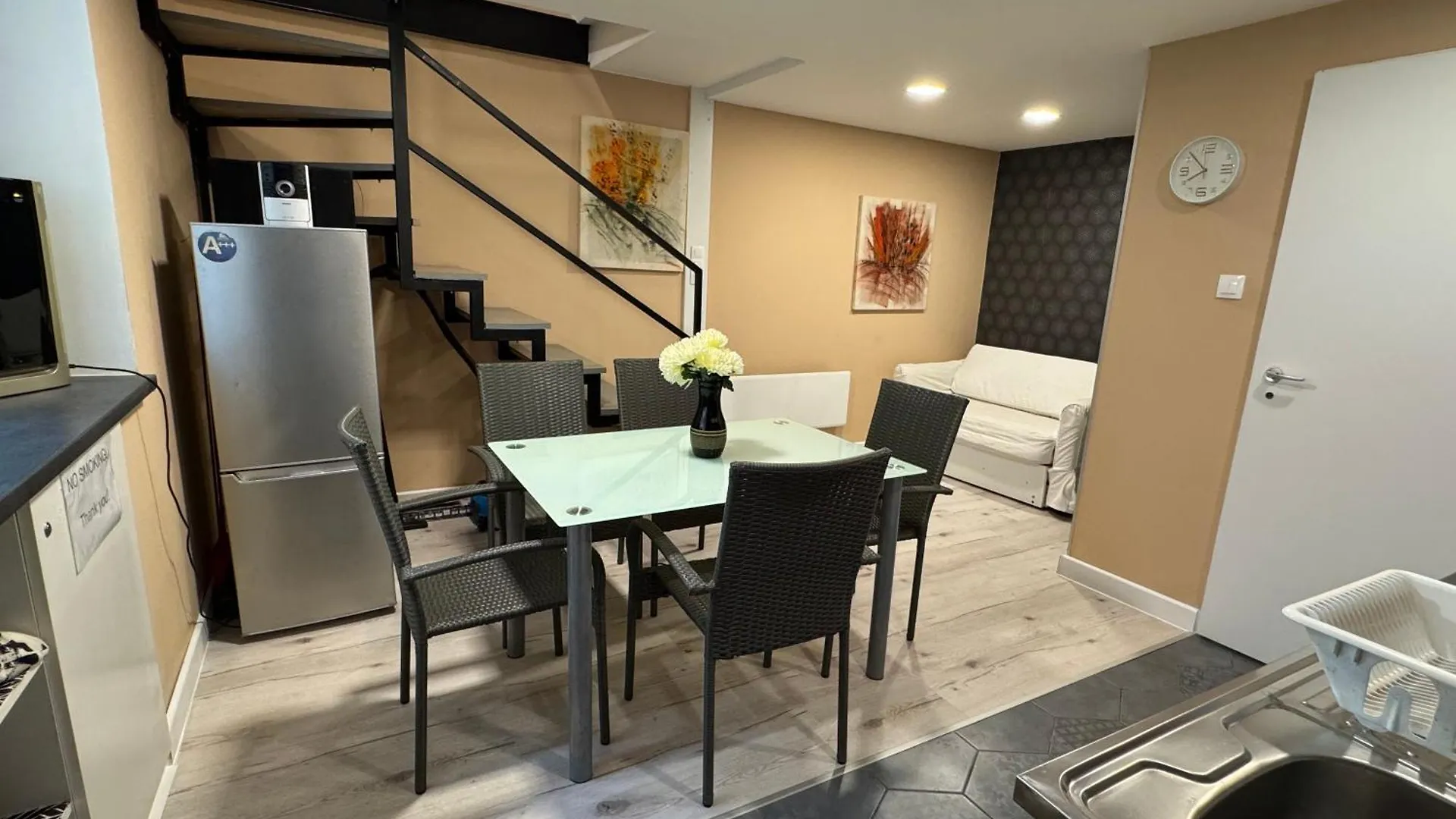 Stylish Apartment In Central Budapest - Perfect For Couples, Groups And Sightseers 0*,