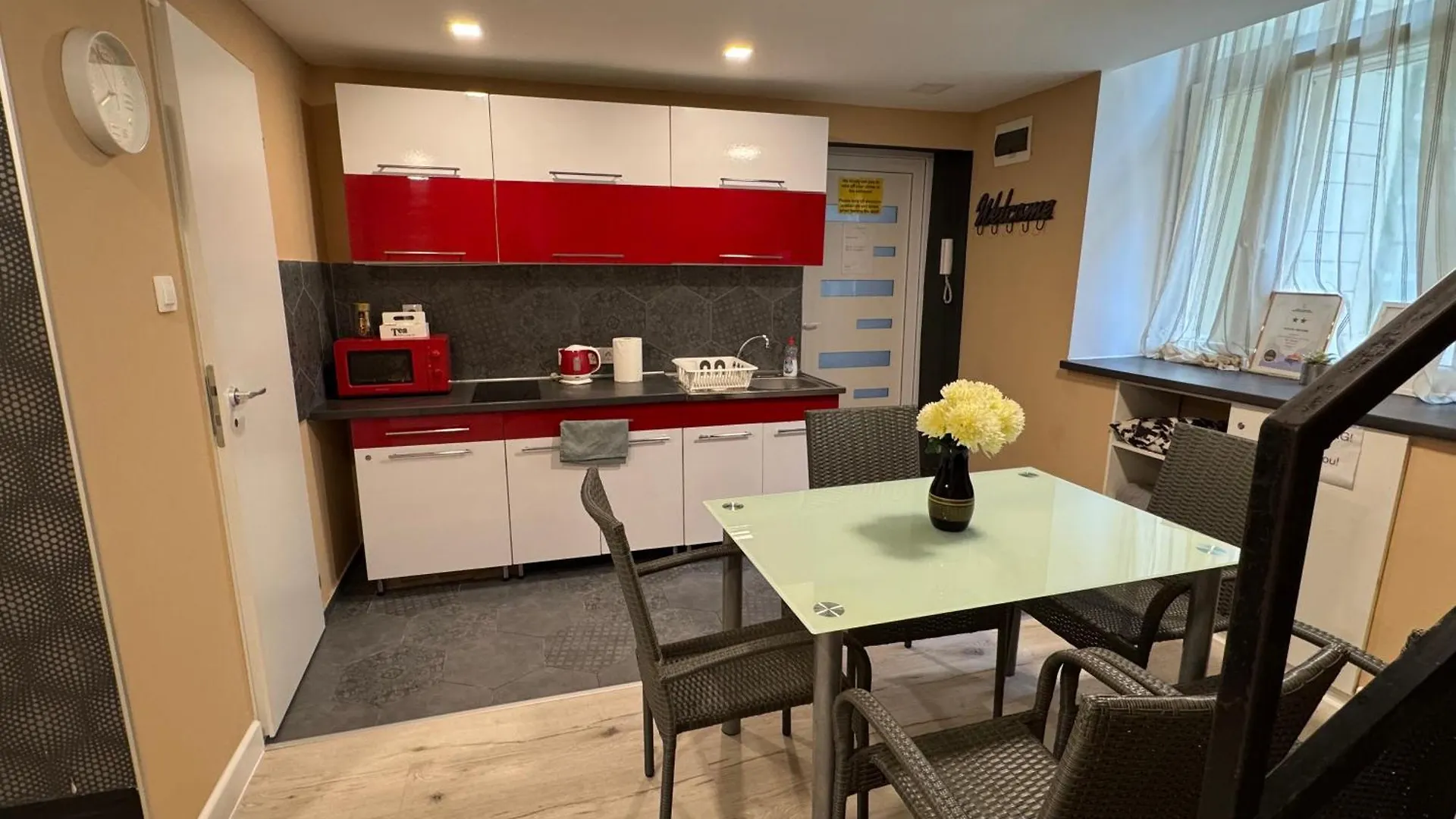 Stylish Apartment In Central Budapest - Perfect For Couples, Groups And Sightseers